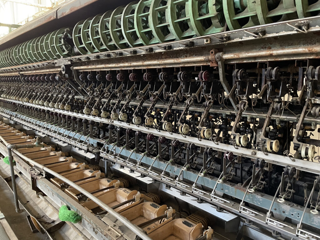 富岡製糸場内部の繰糸器械