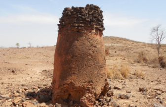 ブルキナファソの古代製鉄遺跡群の写真