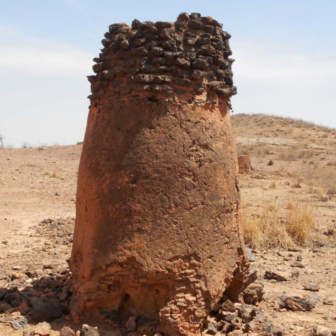 ブルキナファソの古代製鉄遺跡群の写真