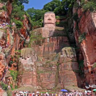 峨眉山と楽山大仏の写真