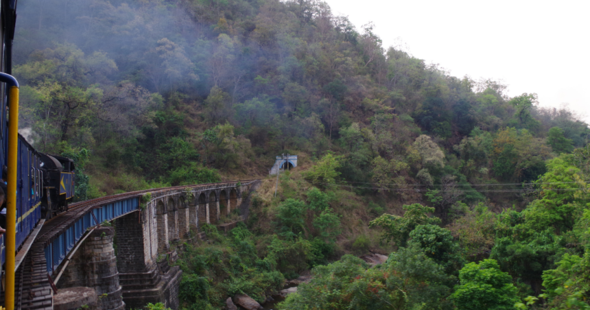 インドの山岳鉄道群の写真