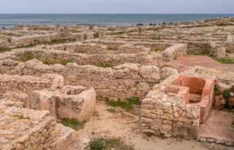 古代カルタゴ都市ケルクアンとそのネクロポリスの写真