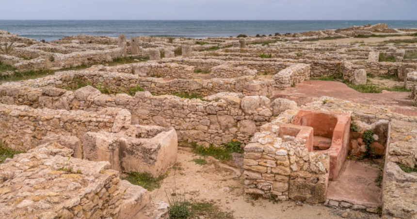 古代カルタゴ都市ケルクアンとそのネクロポリスの写真