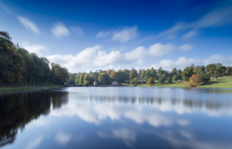 スタッドリー・ロイヤル公園とファウンデンズ修道院の廃墟の写真