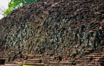 シ・テープの古代都市と関連するドヴァラヴァティ王国の遺跡群の写真