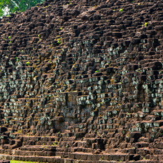 シ・テープの古代都市と関連するドヴァラヴァティ王国の遺跡群の写真